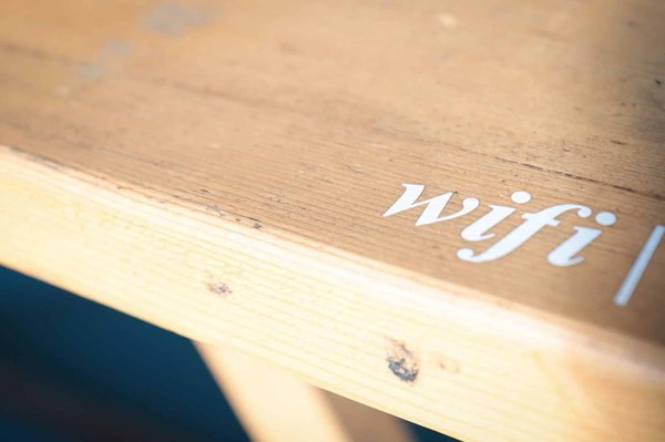 Where can budget travelers find free WiFi spots in major UK cities?