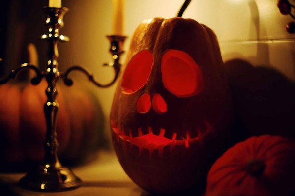 How can you plan a walking tour of haunted sites in Nottingham?